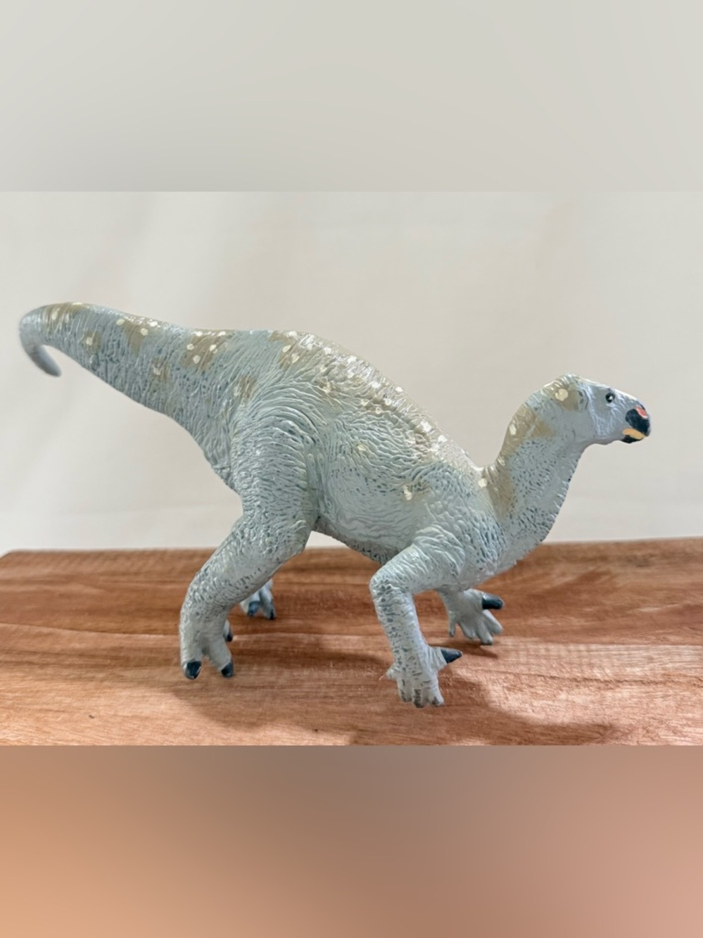 Vintage Iguanodon Dinosaur Figurine Toy 1992 Carnegie Safari Ltd.